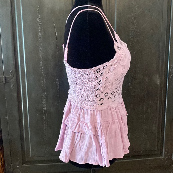 Zenana ruffles/lace periwinkle sleeveless top - size Large. - Picture 2 of 7